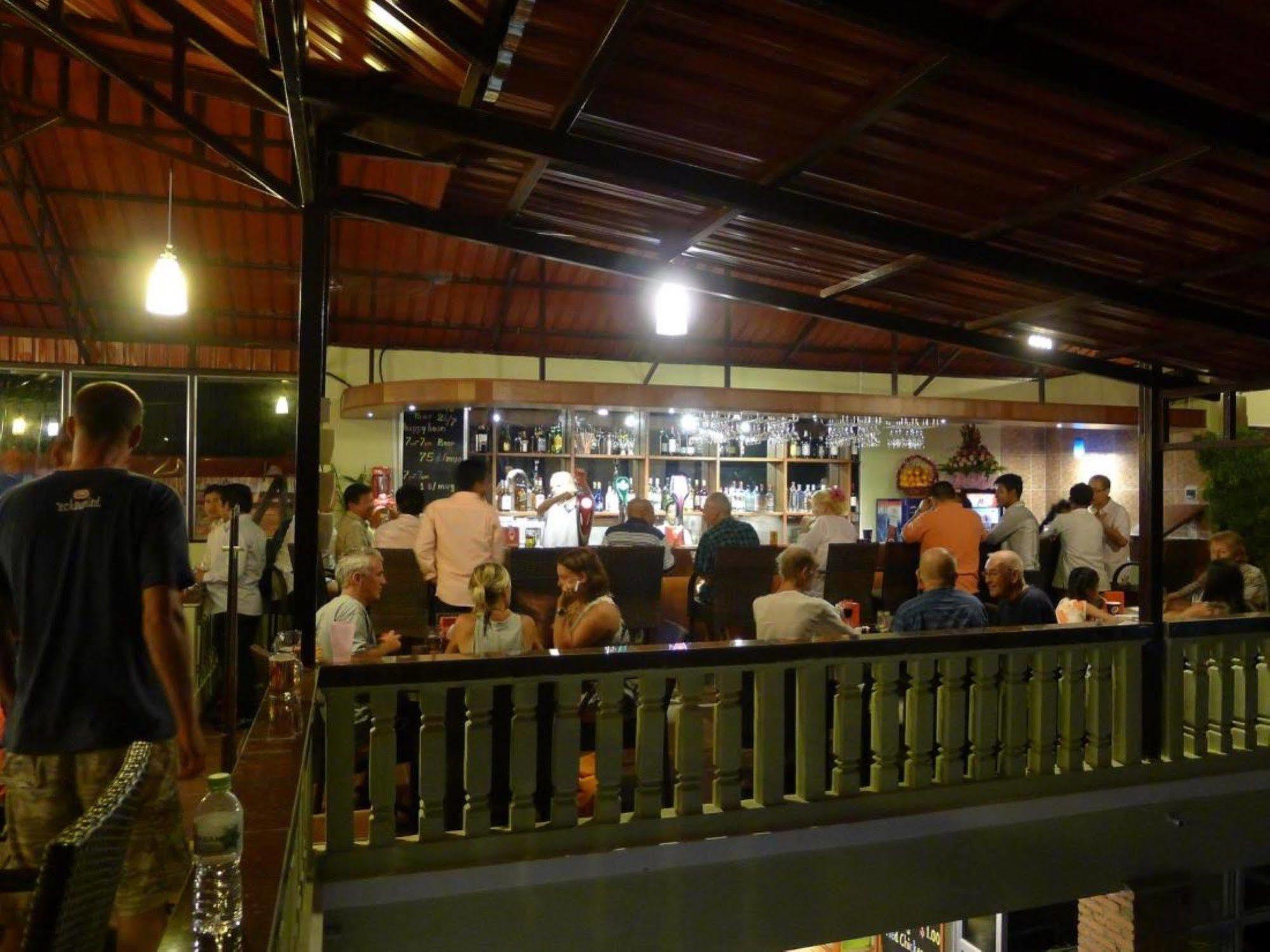 Sakal Guesthouse Restaurant & Bar Sihanoukville Exterior foto